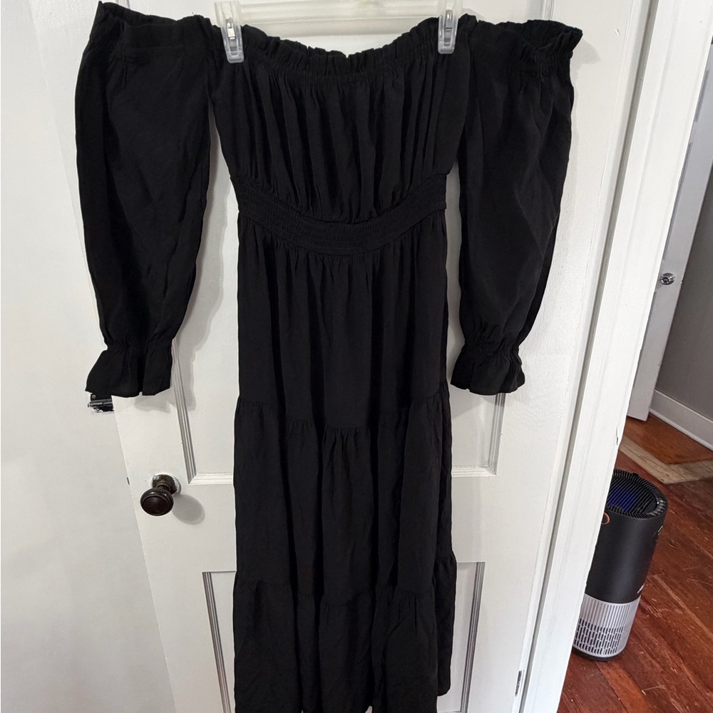 Black Off-Shoulder Maxi Dress